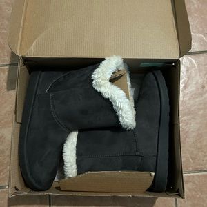 Women’s Roebuck & Co fur boots size 8
